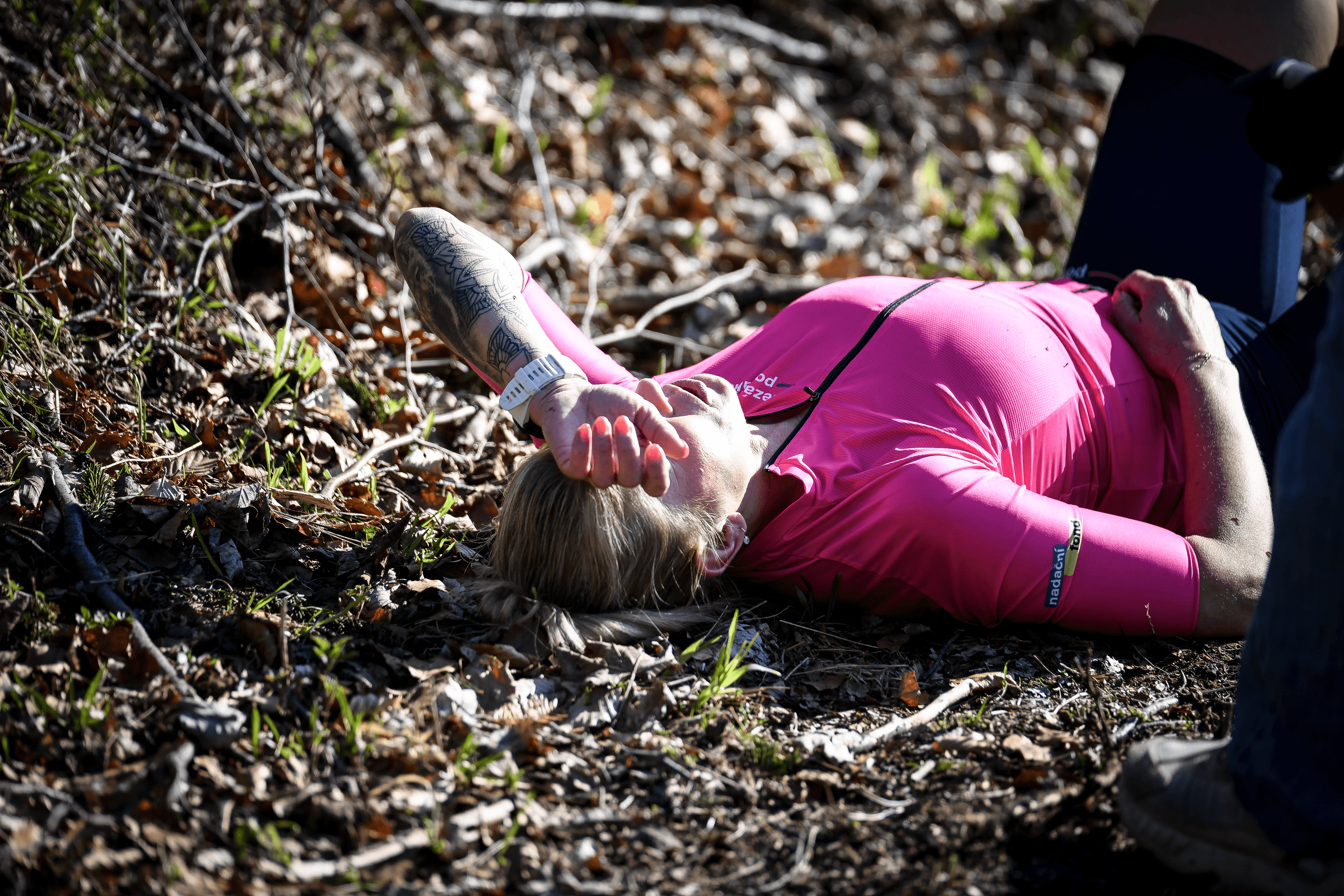 Linda Tekeliová při odpočinku po běhu